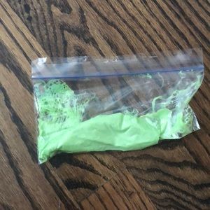 Green, bubbly, non-sticky slime